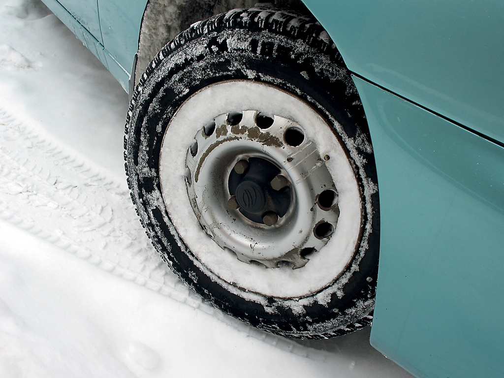 Как защитить авто от снега и мороза