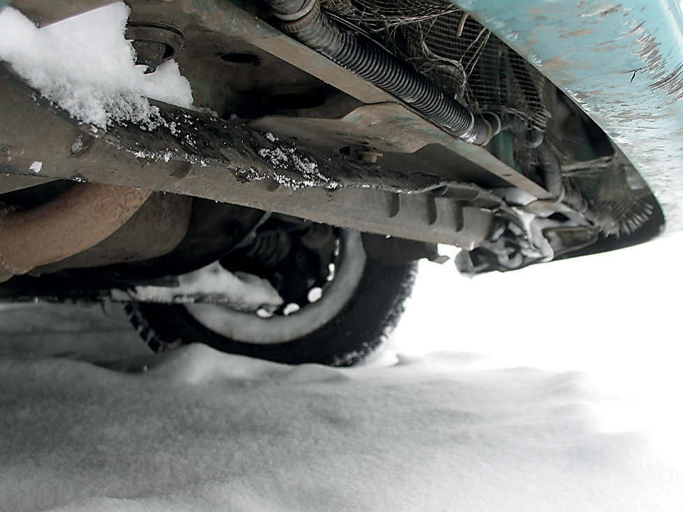 Как защитить авто от снега и мороза