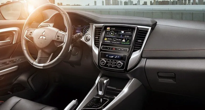 Обновленный седан Mitsubishi Lancer подрос и сменил название 