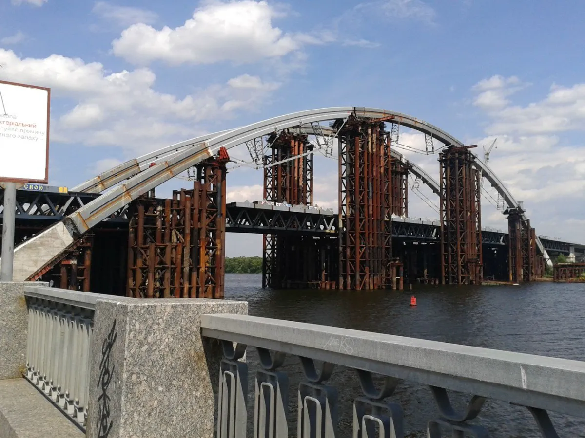 Недостроенный мост в Киеве уже дороже самого высокого моста в мире