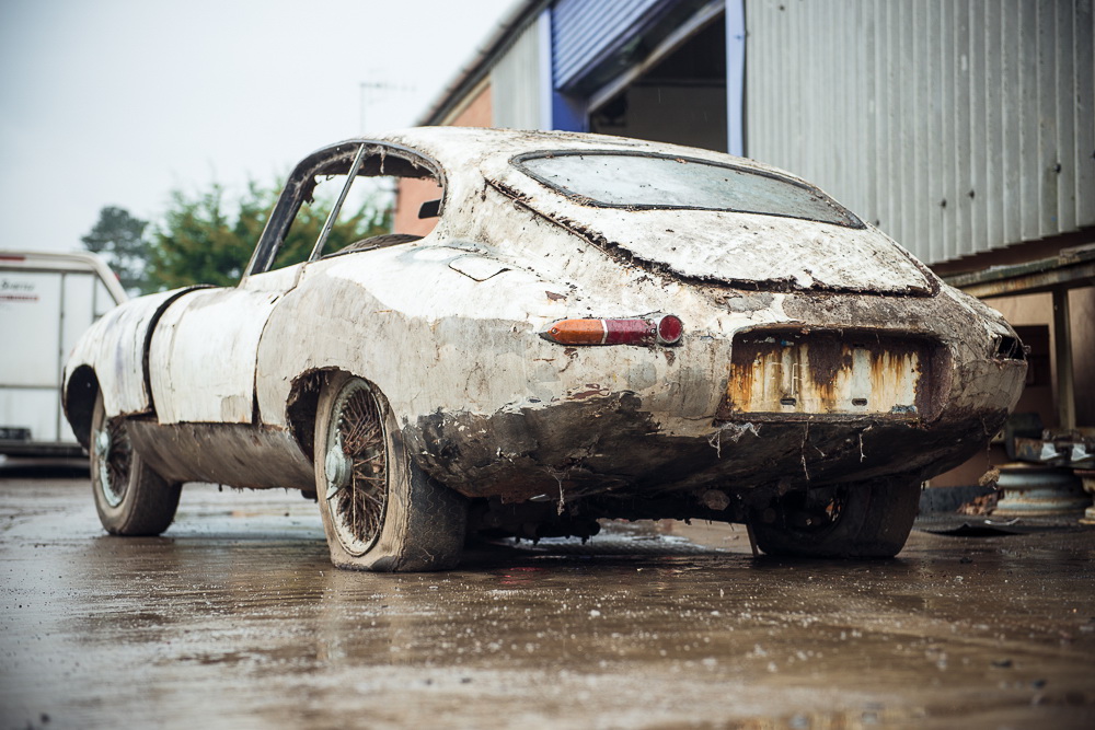Редкий спорткар Jaguar E-Type 20 лет простоял в гараже