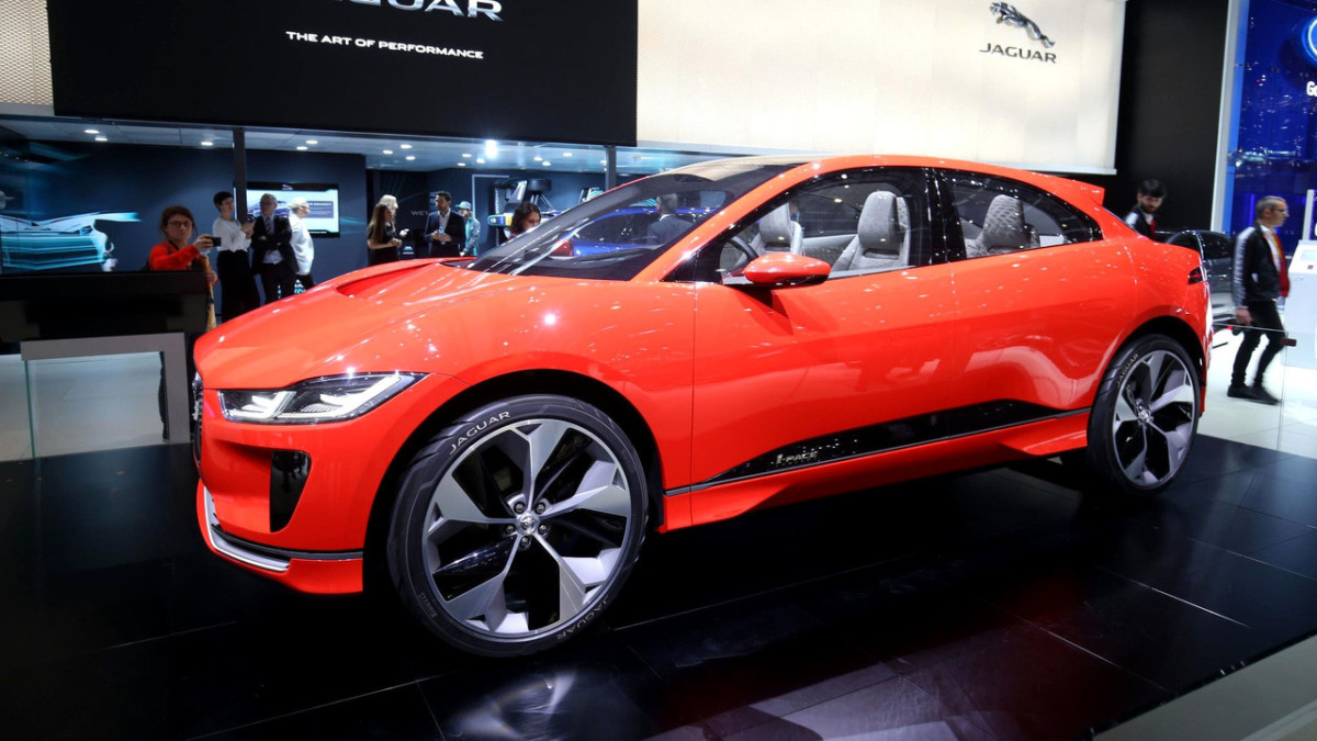 В Женеве презентовали первый электромобиль Jaguar