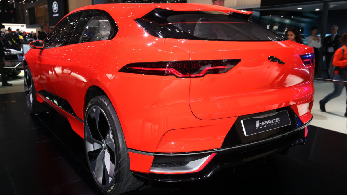 В Женеве презентовали первый электромобиль Jaguar В Женеве презентовали первый электромобиль Jaguar