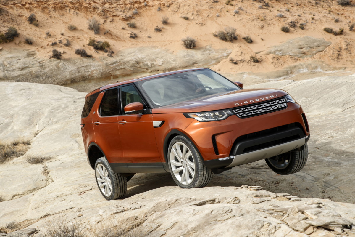 Land Rover Discovery стал лучшим полноразмерным кроссовером в Украине