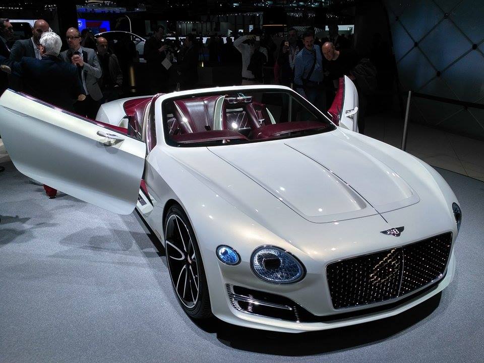 Bentley готовит два гибрида и электромобиль