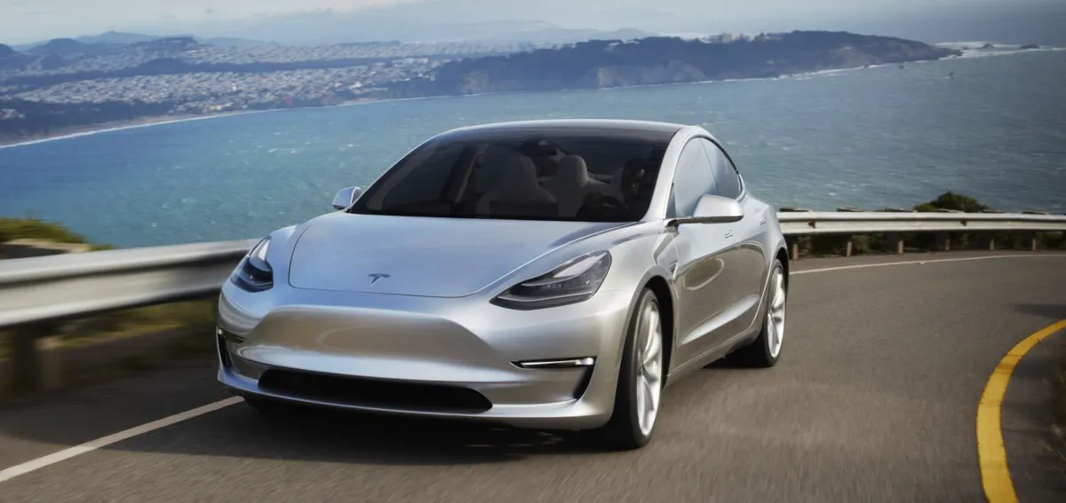 Tesla Model 3 станет первым серийным авто без панели приборов