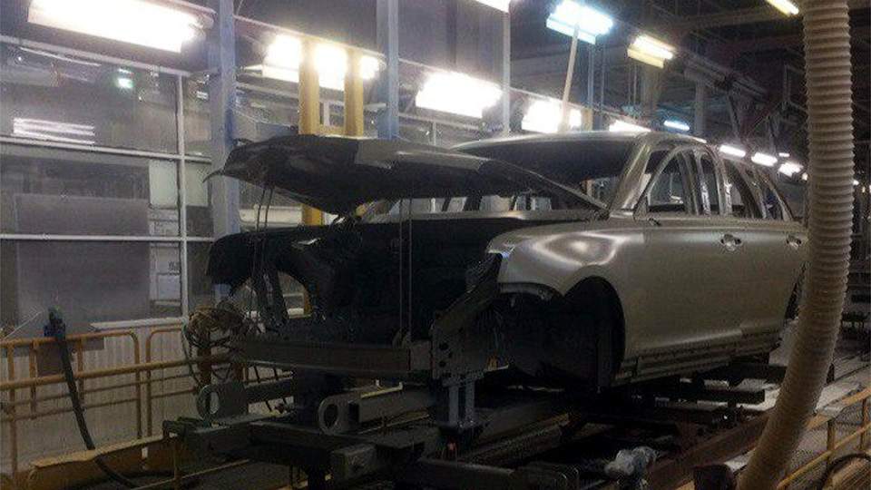 Проект «Кортеж»: роскошный седан Aurus впервые замечен без камуфляжа Проект «Кортеж»: роскошный седан Aurus впервые замечен без камуфляжа