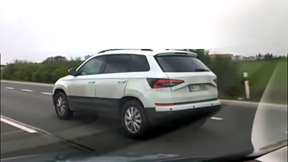 Появилось видео кроссовера Skoda Karoq без камуфляжа