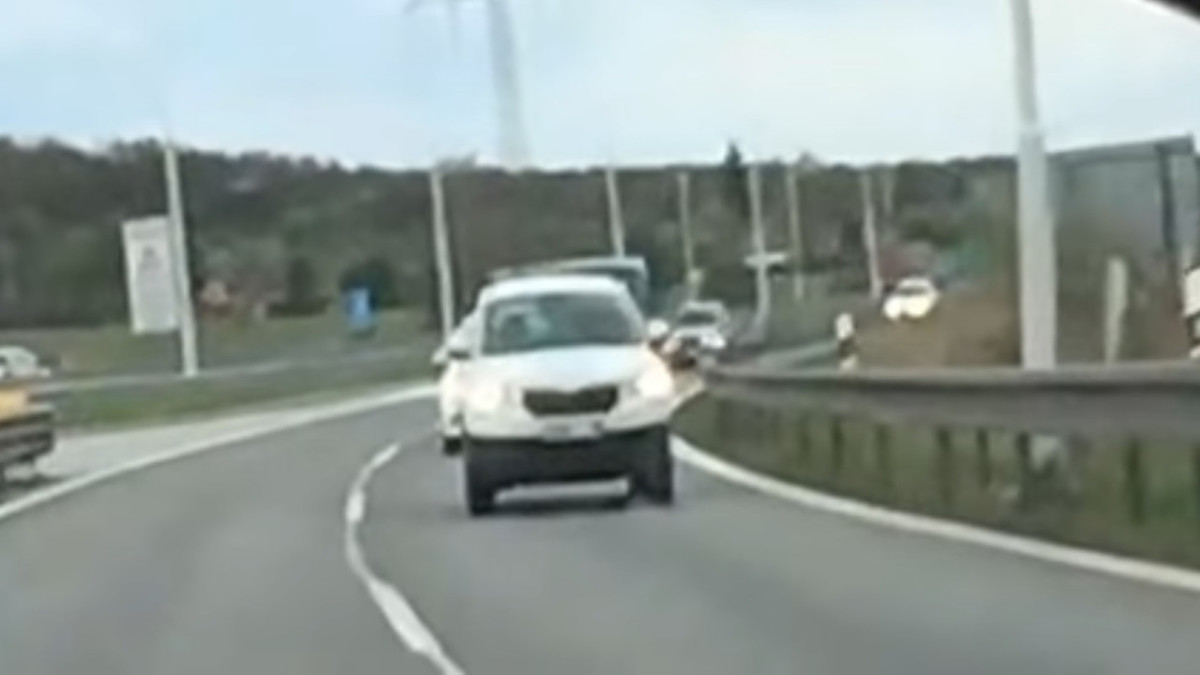 Появилось видео кроссовера Skoda Karoq без камуфляжа