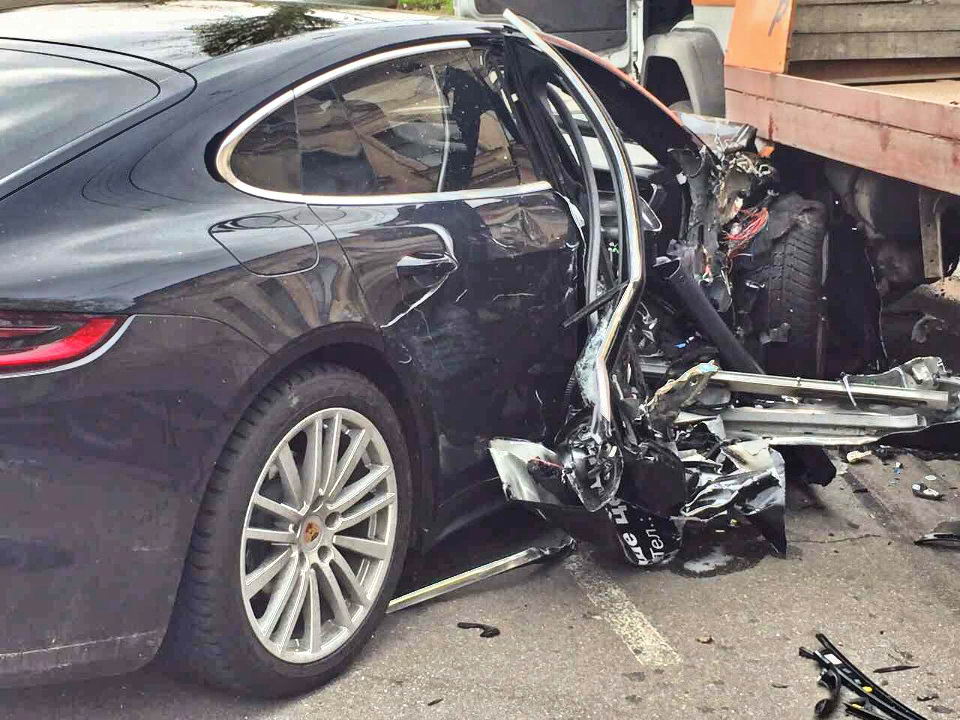 В Одессе разбили новый Porsche во время тест-драйва