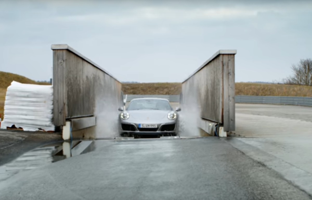 Броды, выбоины и соляная ванна – как испытывают автомобили Porsche