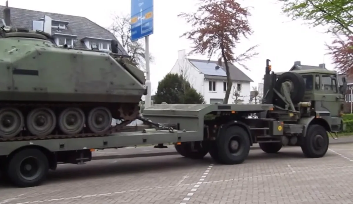 Армейский тягач DAF