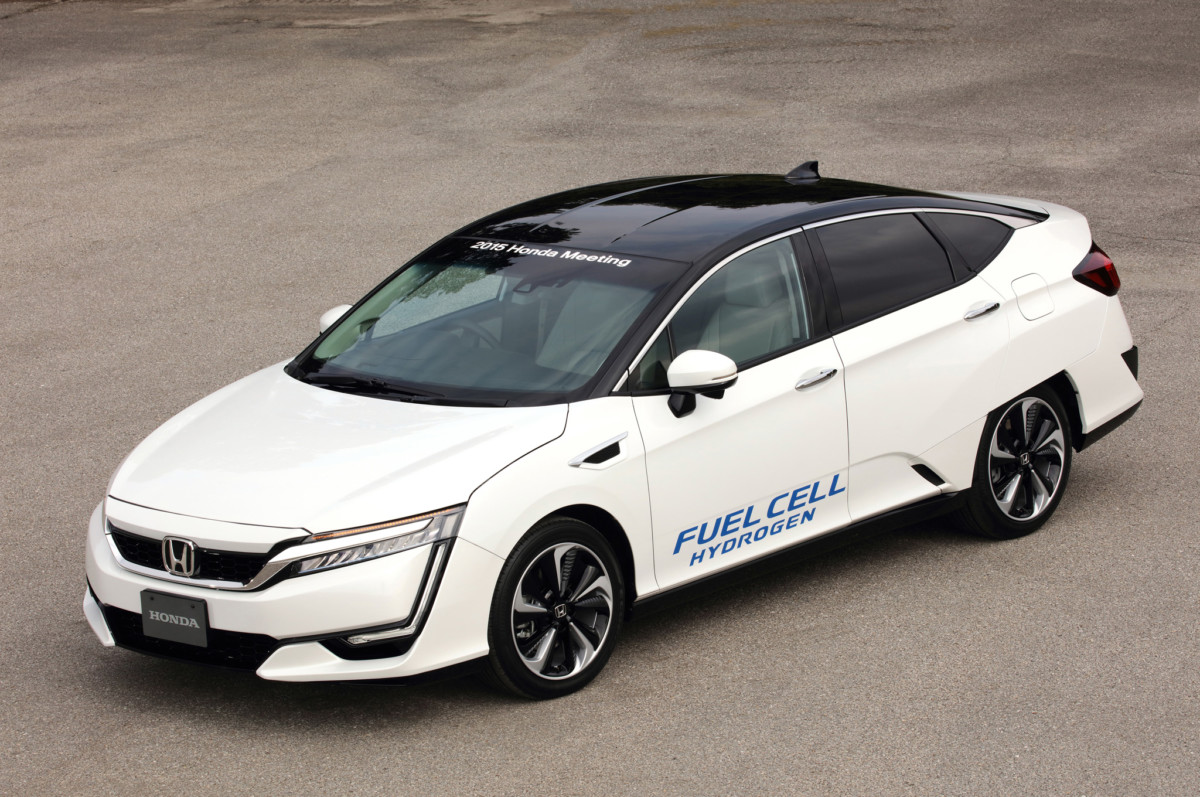 Первый обзор водородной Honda Clarity Fuel Cell