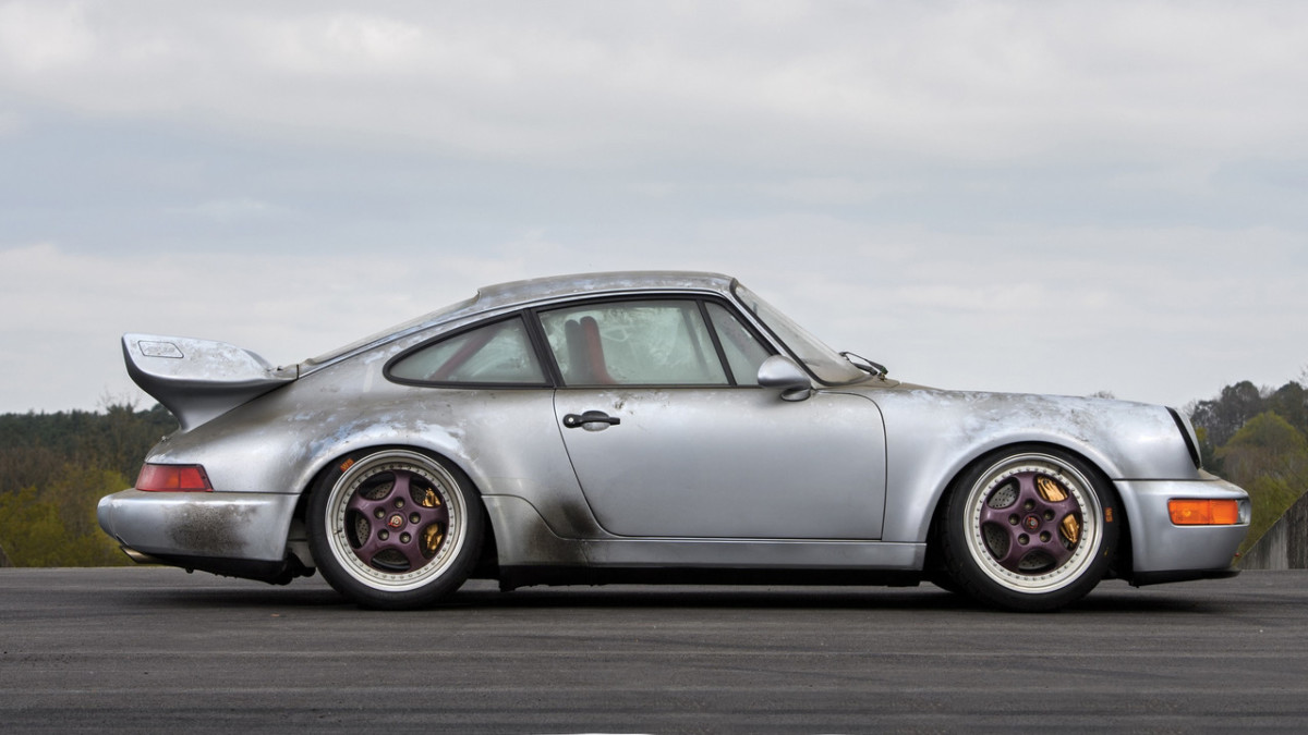 Простоявший четверть века Porsche 911 продали за $2 миллиона
