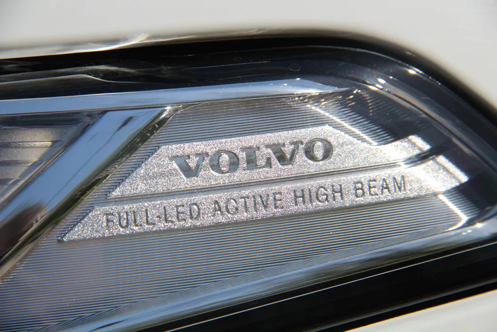 Фара Volvo XC90 T8