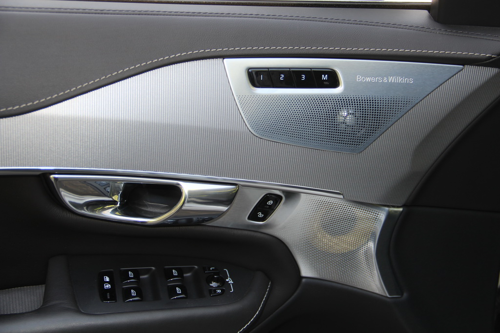 Интерьер Volvo XC90 T8