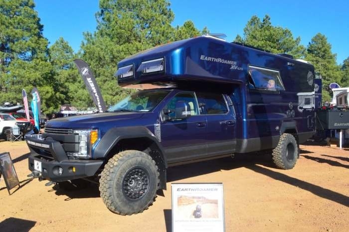 Ford F-серии с автокемпером EarthRoamer