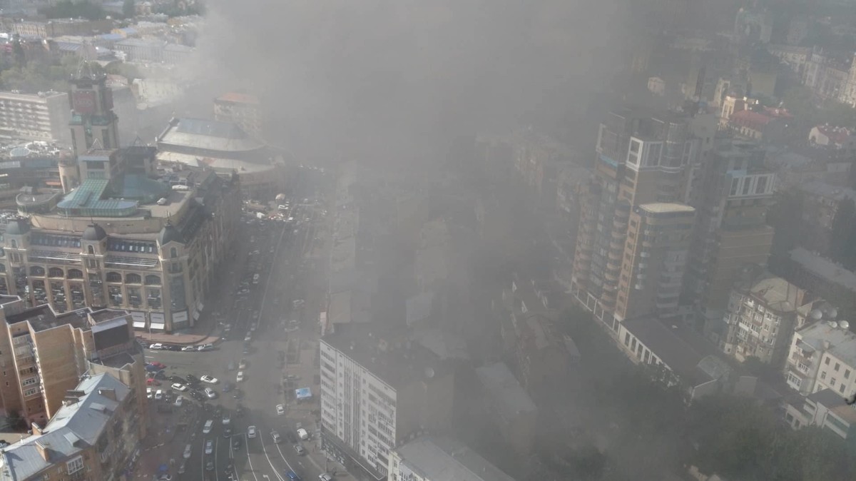 пожар в киеве цум крещатик 40