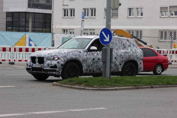 Роскошный кроссовер BMW X7 представят осенью