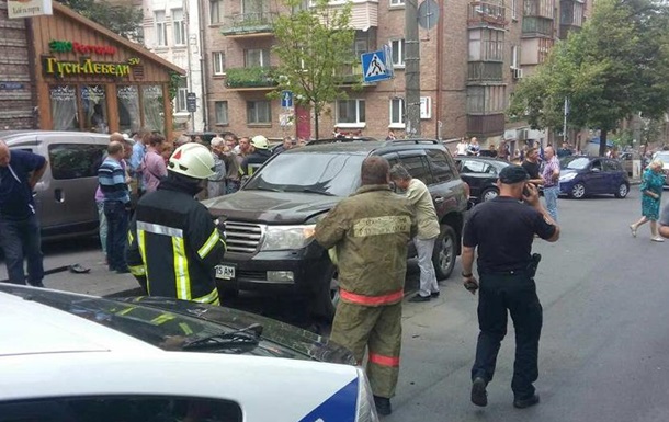 В центре Киева взорвали Toyota Land Cruiser