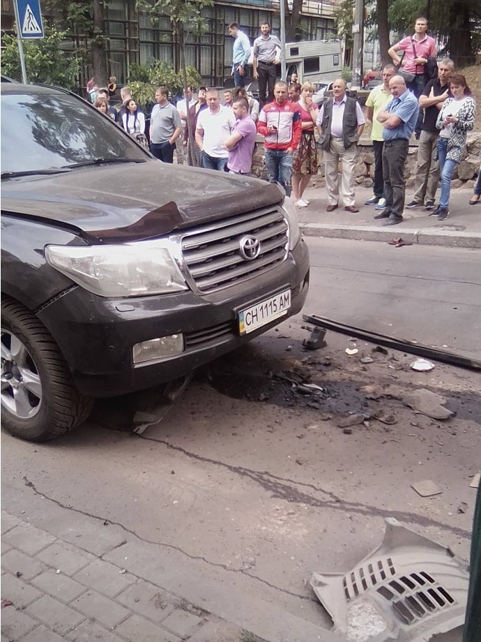 В центре Киева взорвали Toyota Land Cruiser