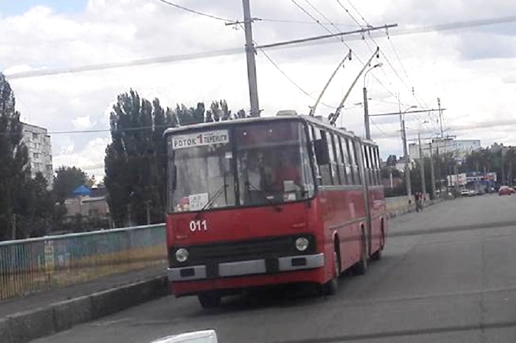 Троллейбус Ikarus 280.94, сфотографированній журналистами Автоцентра в Белой Церккви, июль 2017 года.