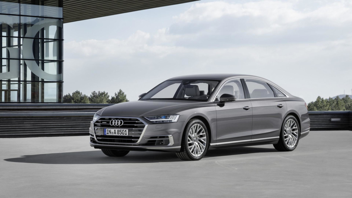 Новая Audi A8 2018: официальные фото и видео