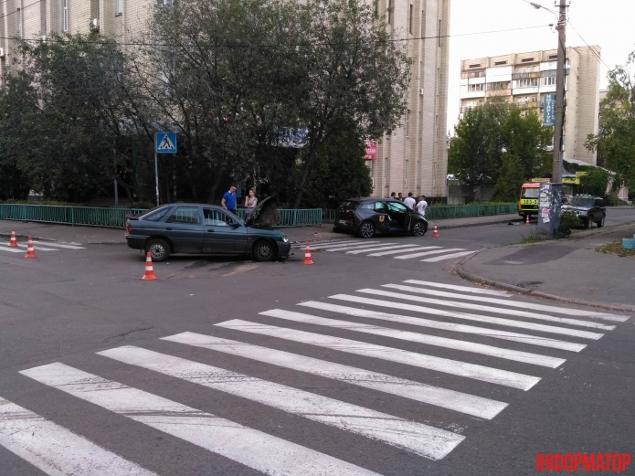 Первый пошел: в Украине попал в ДТП электромобиль BMW