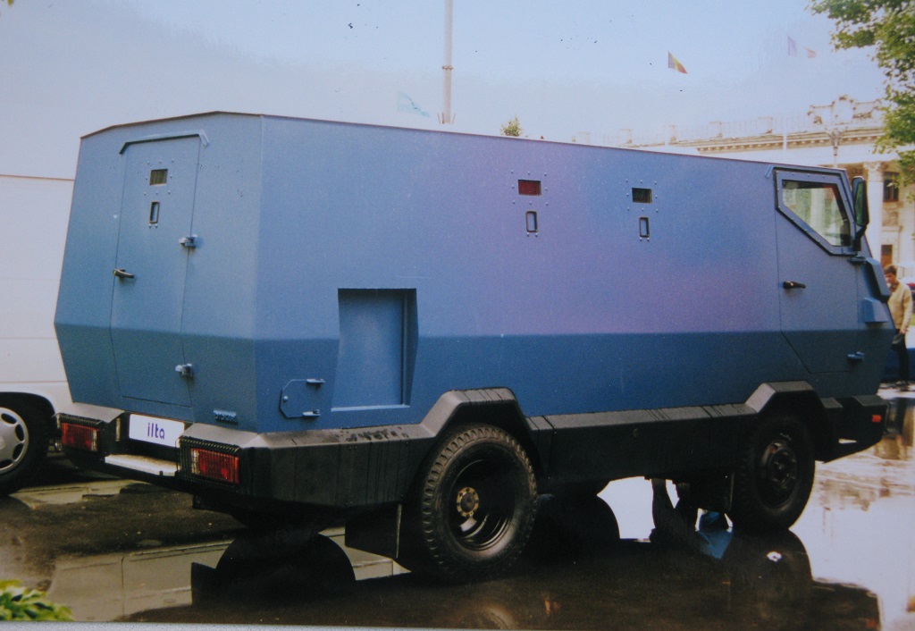 Бронеавтомобиль Otokar на Киевском международном автосалоне SIA, май 1997 года