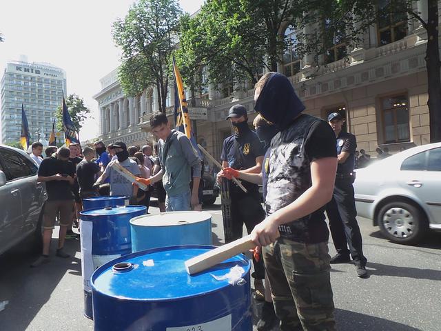 Протесты в Киеве: активисты перекрыли улицу Грушевского