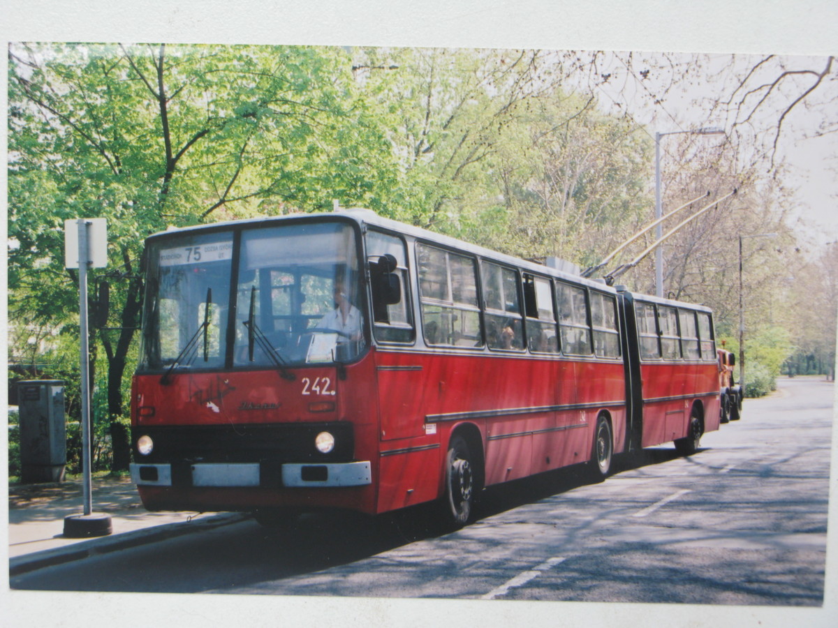 Троллейбус Ikarus 280.94, сфотографированный журналистами Автоцентра в Будапеште, апрель 2004 года.