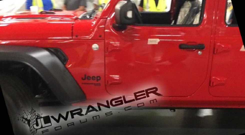 Новый Jeep Wrangler 2018 засняли без камуфляжа