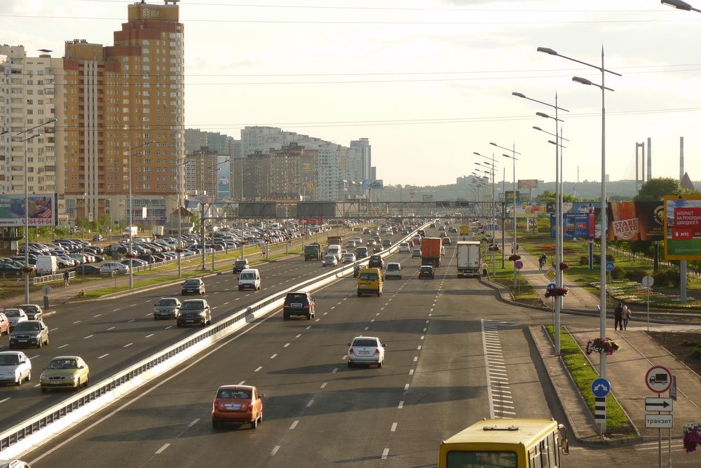 В Украине хотят уменьшить ширину полос движения в городах