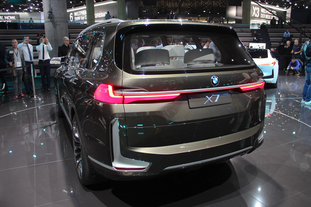 BMW X7 iPerformance: каким будет большой кроссовер БМВ