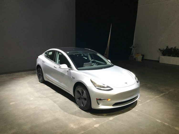 Подержанная Tesla Model 3 продается втридорога