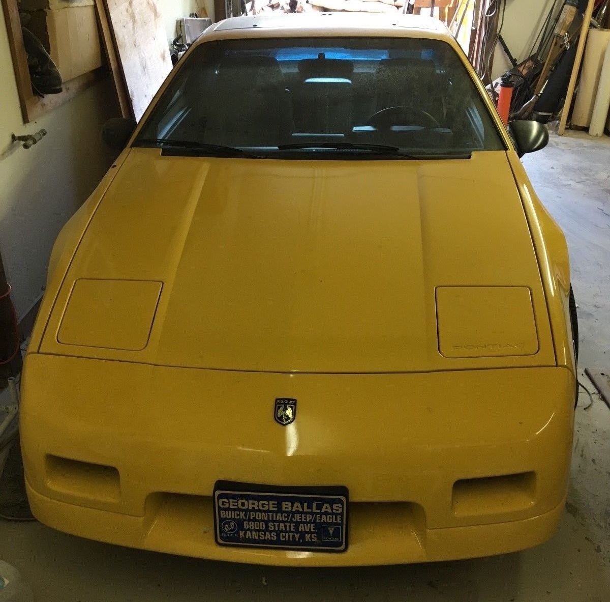 Редкий спорткар Pontiac 30 лет простоял в гараже