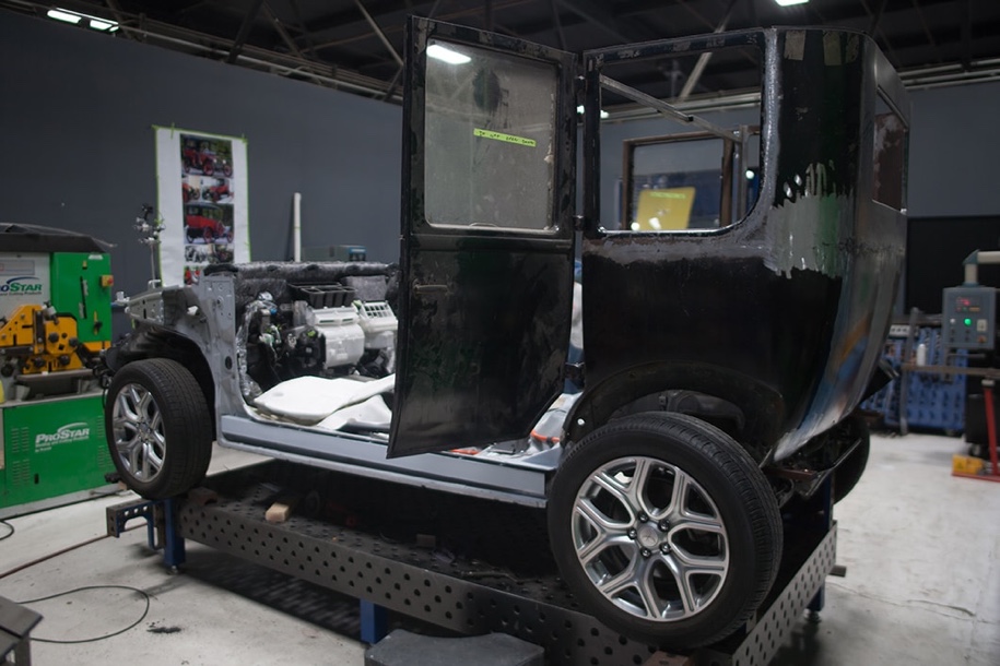 Столетний Mitsubishi превратили в современный гибрид Столетний Mitsubishi превратили в современный гибрид