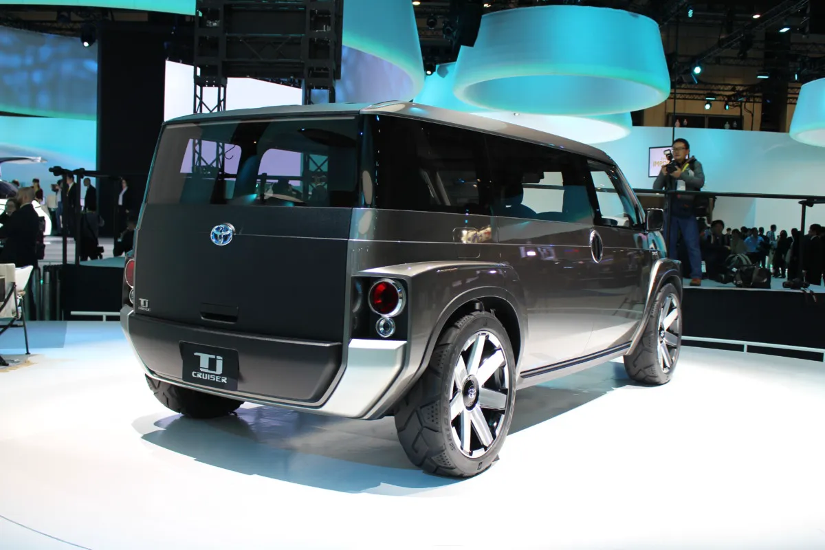 В Токио представлен внедорожный минивэн на базе новой Toyota Camry В Токио представлен внедорожный минивэн на базе новой Toyota Camry