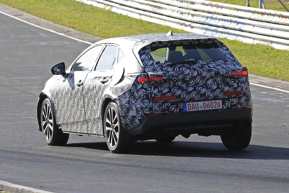 Toyota Prius SUV: первые фото гибридного кроссовера Тойота Toyota Prius SUV: первые фото гибридного кроссовера Тойота