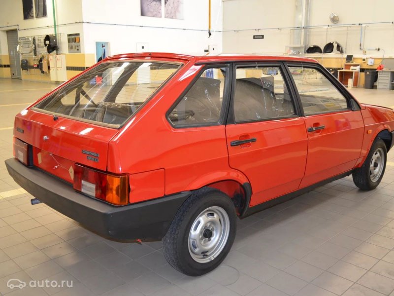 Старые ВАЗ и ГАЗ продают по цене новых седанов премиум-класса