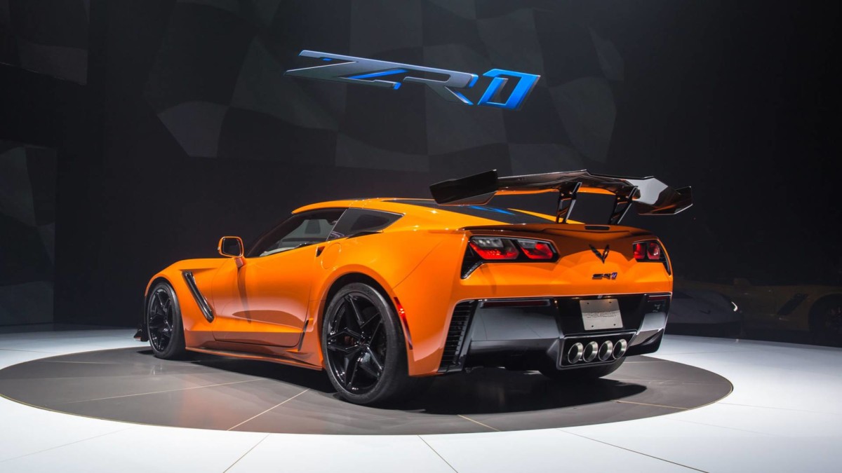 Первые живые фото самого быстрого Chevrolet Corvette ZR1 2018 Первые живые фото самого быстрого Chevrolet Corvette ZR1 2018