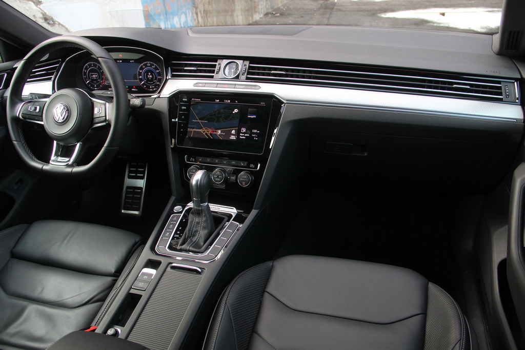 Интерьер Volkswagen Arteon 2017
