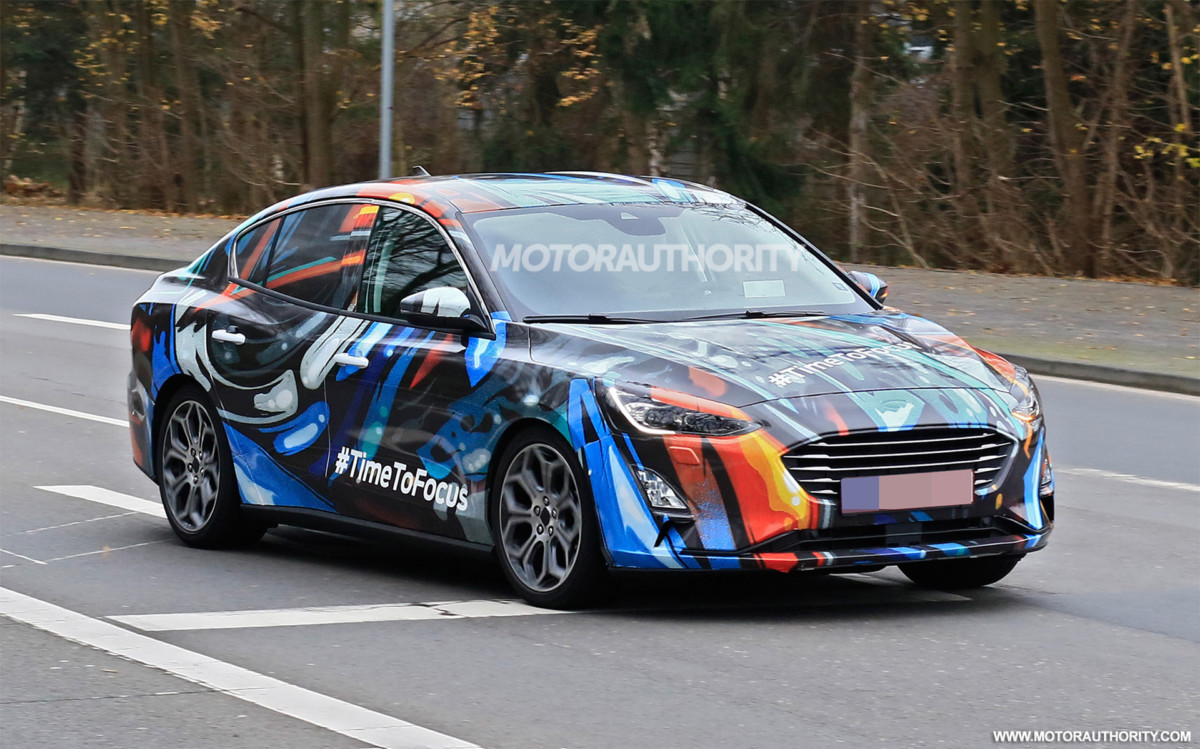 Новый седан Ford Focus рассекречен во время тестов Новый седан Ford Focus рассекречен во время тестов