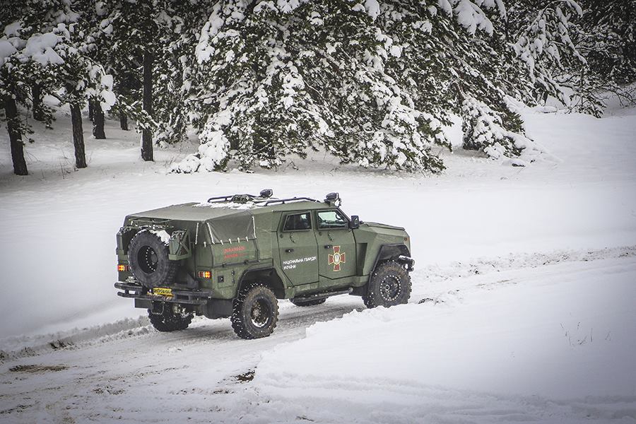 Украинский бронеавтомобиль «Варта-Новатор» испытали на бездорожье