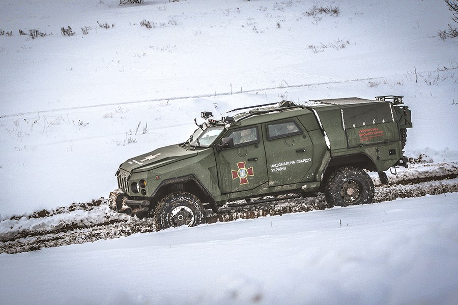 Украинский бронеавтомобиль «Варта-Новатор» испытали на бездорожье