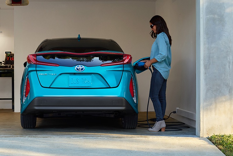 Toyota готовит 10 моделей электромобилей с революционными батареями