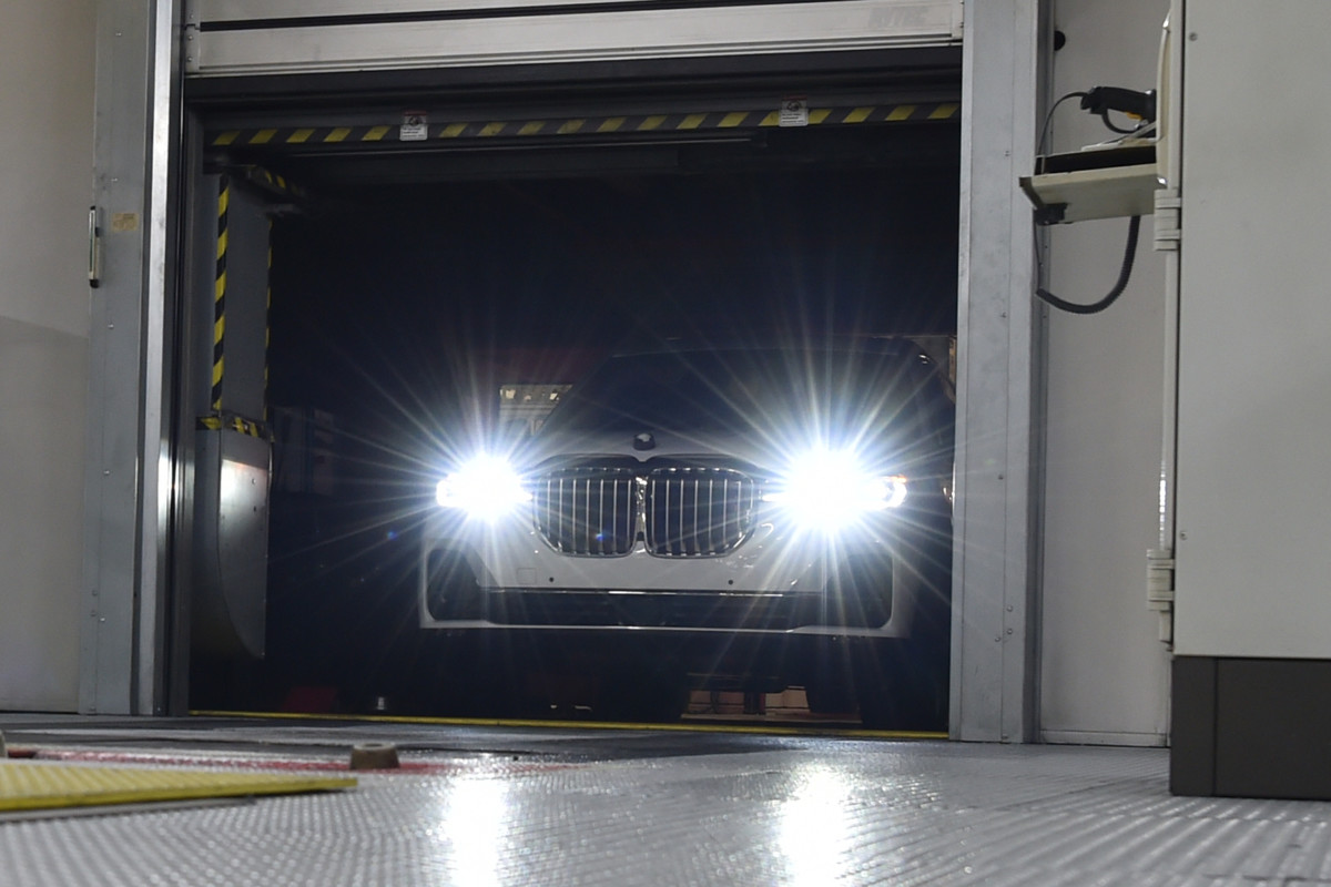 Самый большой кроссовер BMW выехал на дороги Самый большой кроссовер BMW выехал на дороги