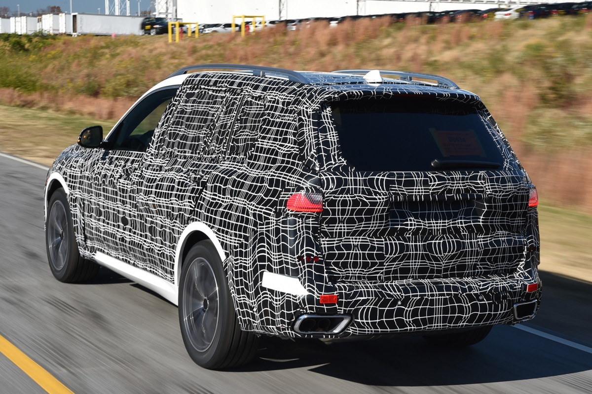 Самый большой кроссовер BMW выехал на дороги Самый большой кроссовер BMW выехал на дороги