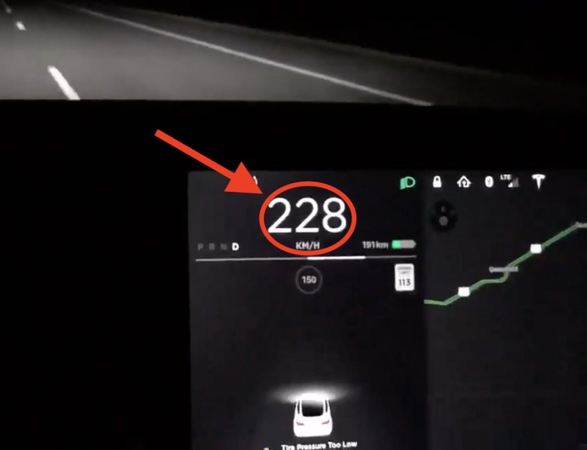 Максимальная скорость Tesla Model 3 оказалась выше заявленной (видео)
