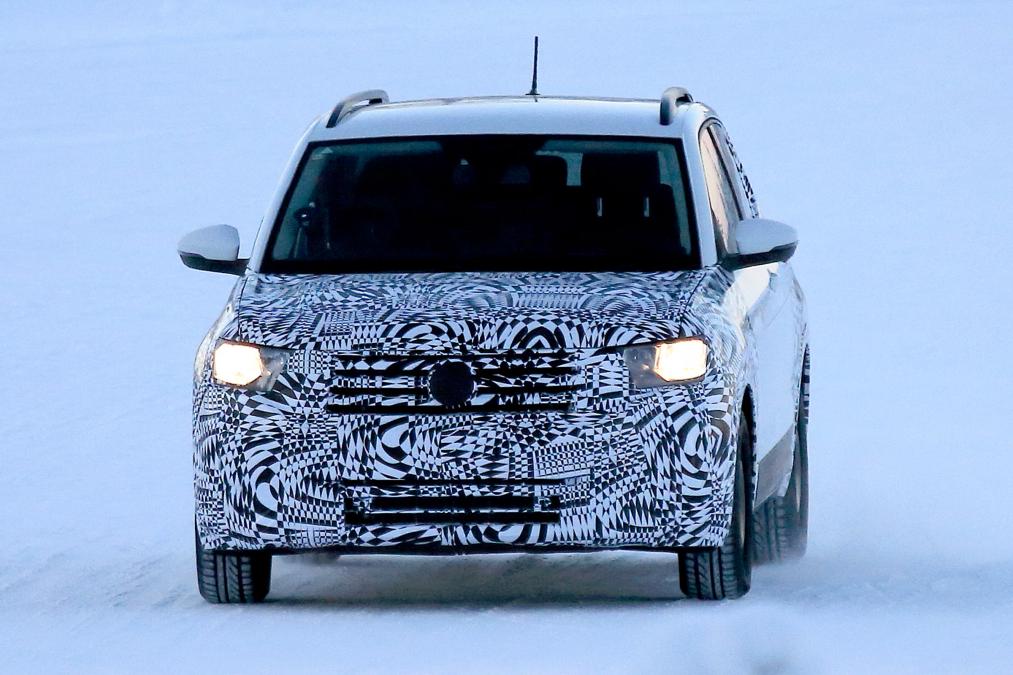 Самый маленький кроссовер Volkswagen заметили на тестах Самый маленький кроссовер Volkswagen заметили на тестах